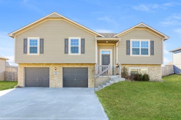 505 NE 192nd St Smithville, MO 64089